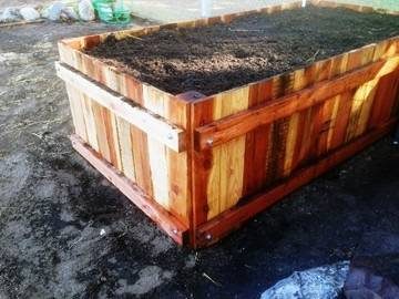 4’ x 8’ raised bed from redwood fencing